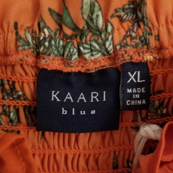 Mid drift, smocked Top with spaghetti straps - Picture 2 of 3